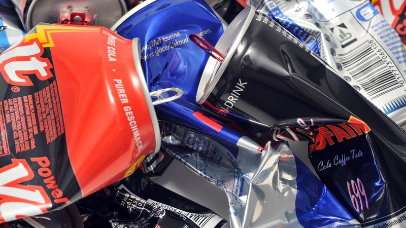 Zerdrückte Getränkedosen (Symbolbild) | Bild: pa/Romain Fellens/Romain Fellens Zerdrückte Getränkedosen (Symbolbild)