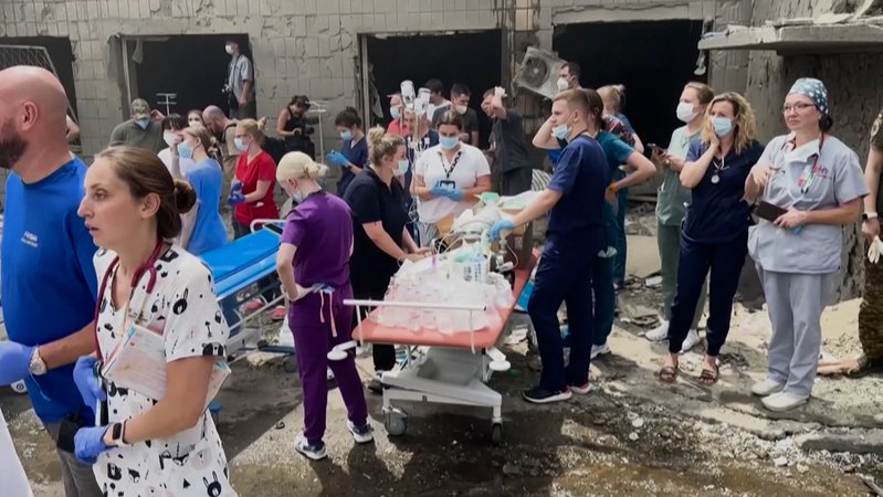 Nach dem Angriff auf eine Kinderklinik in Kiew. | Bild: BR Nach dem Angriff auf eine Kinderklinik in Kiew.