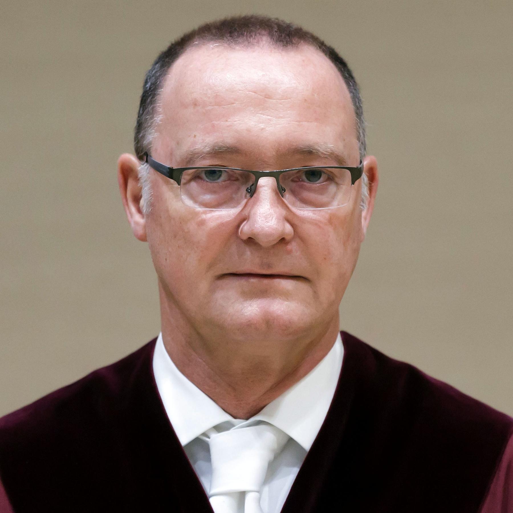 Bertram Schmitt, Richter: Kam eher zufällig zu Jura