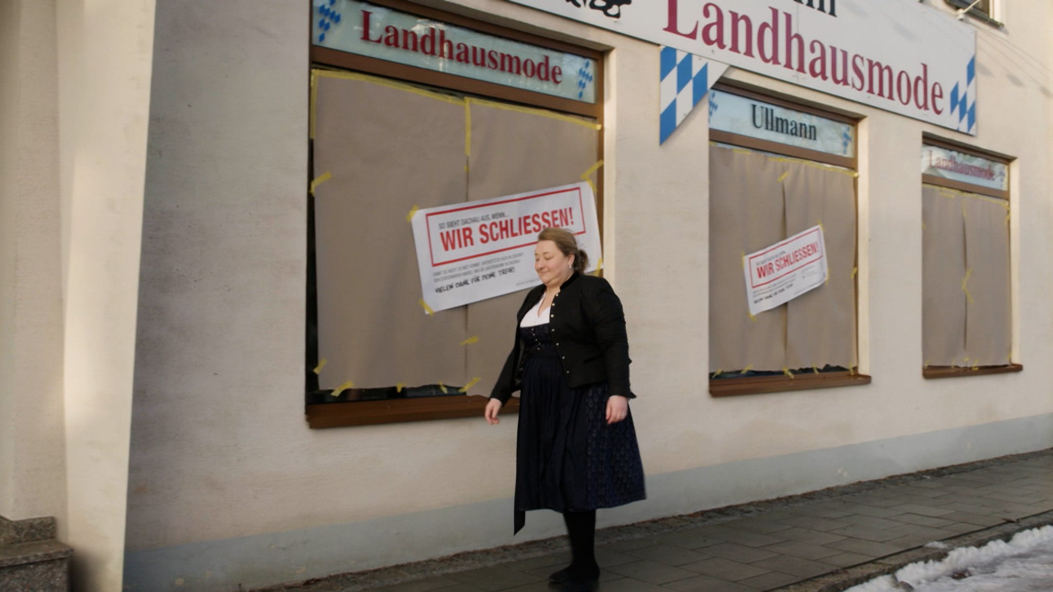 In Dachau wurden heute die Schaufenster von mehr als 30 Läden zugeklebt. 