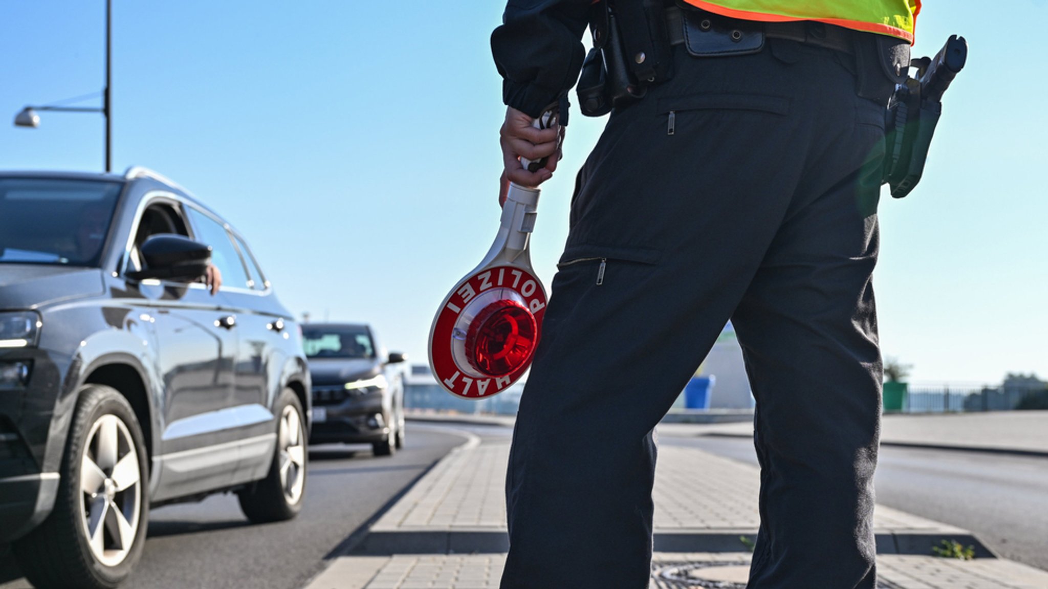 Ein Bundespolizist an einem Grenzübergang (Symbolbild)