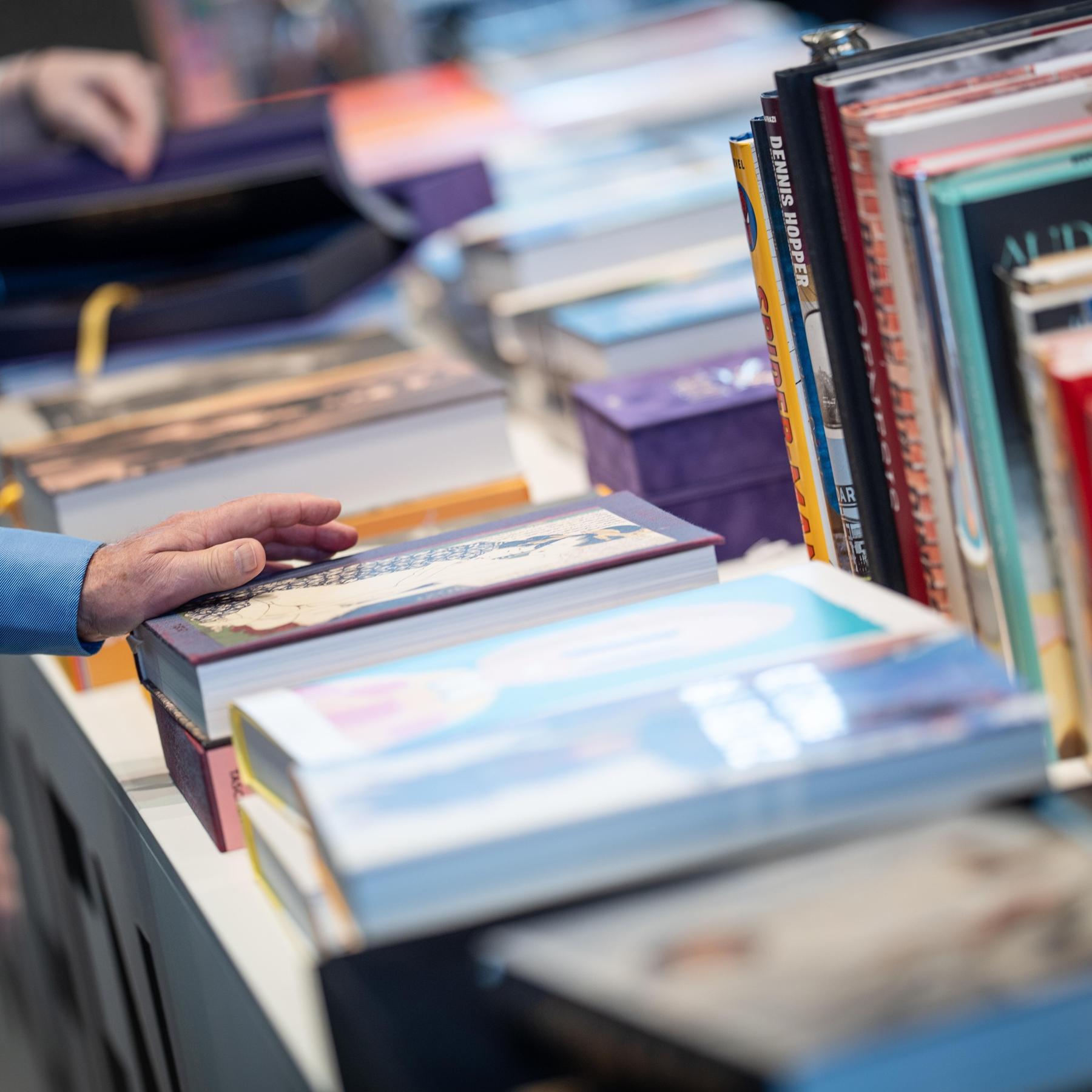 Lieferengpässe: Buchhandlungen bangen um das Weihnachtsgeschäft