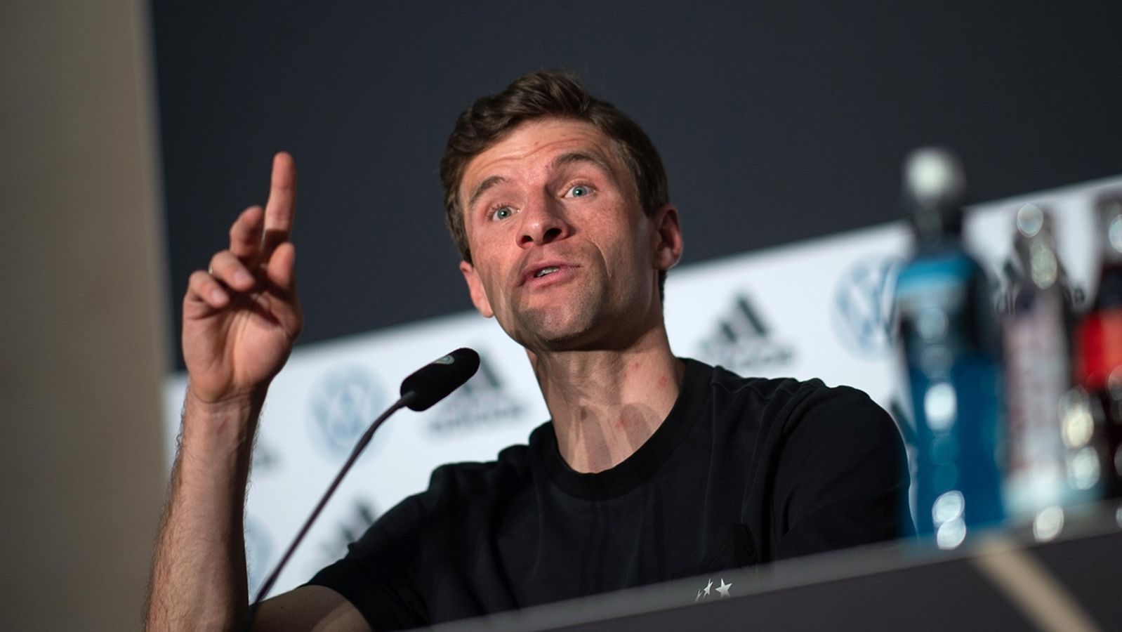 Müller over aanval Duitse voetbalbond: ‘Iedereen is een razende gokker’