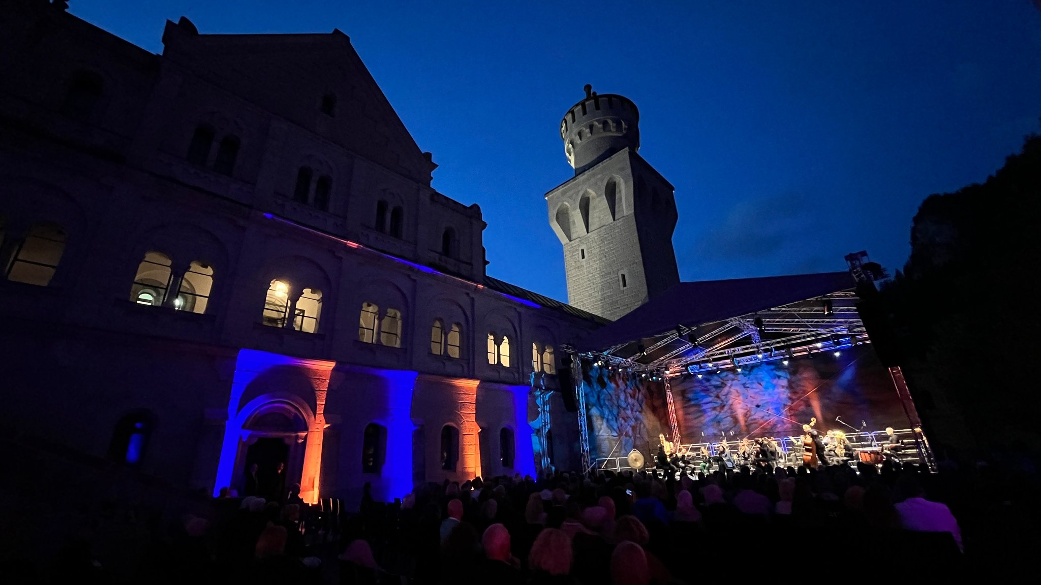 Klassische Musik im Innenhof von Schloss Neuschwanstein 