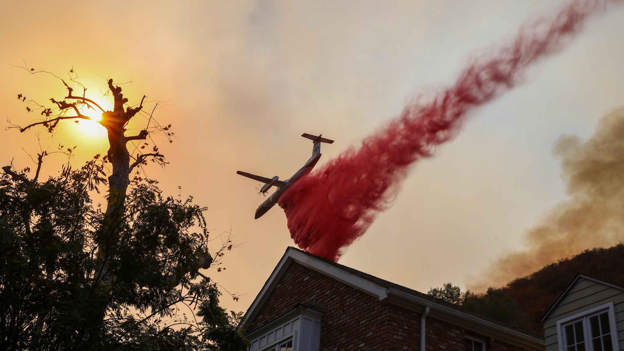 12.02.2025:  "Palisades Fire" in der Nähe von Brentwood bei Los Angeles