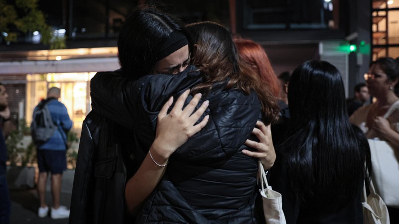 Fans trauern um Liam Payne: Der ehemalige One-Direction-Sänger ist gestern vom Balkon seines Hotels in Buenos Aires gestürzt. | Bild: picture alliance / Anadolu | Luciano Gonzalez Fans trauern um Liam Payne: Der ehemalige One-Direction-Sänger ist gestern vom Balkon seines Hotels in Buenos Aires gestürzt.