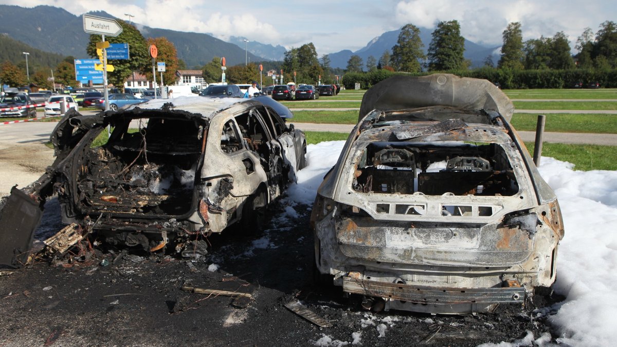 Brandstiftung: Sieben Autos in Schönau am Königssee beschädigt