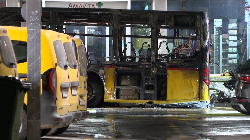 Mindestens sechs Menschen sind umgekommen, als in der Schweiz eine Linienbus in Flammen aufging. | Bild: BR Mindestens sechs Menschen sind umgekommen, als in der Schweiz eine Linienbus in Flammen aufging.