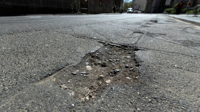 (Symbolbild) Straßenschäden in Deutschland | Bild: picture alliance / SZ Photo | Rainer Unkel (Symbolbild) Straßenschäden in Deutschland