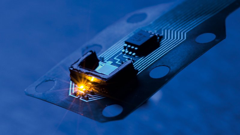 Nahaufnahme von einem Mikrochip, | Bild: MEV/Bernd Müller Nahaufnahme von einem Mikrochip,