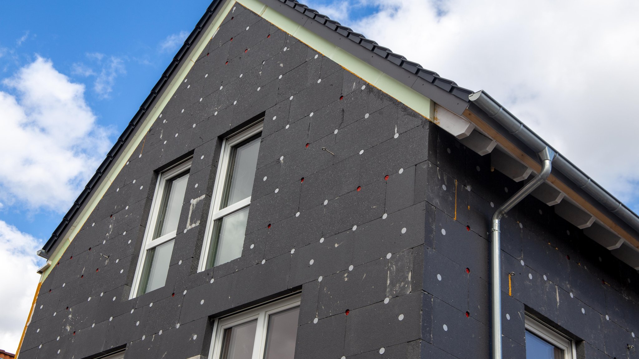 Wärmedämmung einer Hausfassade | Bild: pa/dpa/ Udo Herrmann Wärmedämmung einer Hausfassade