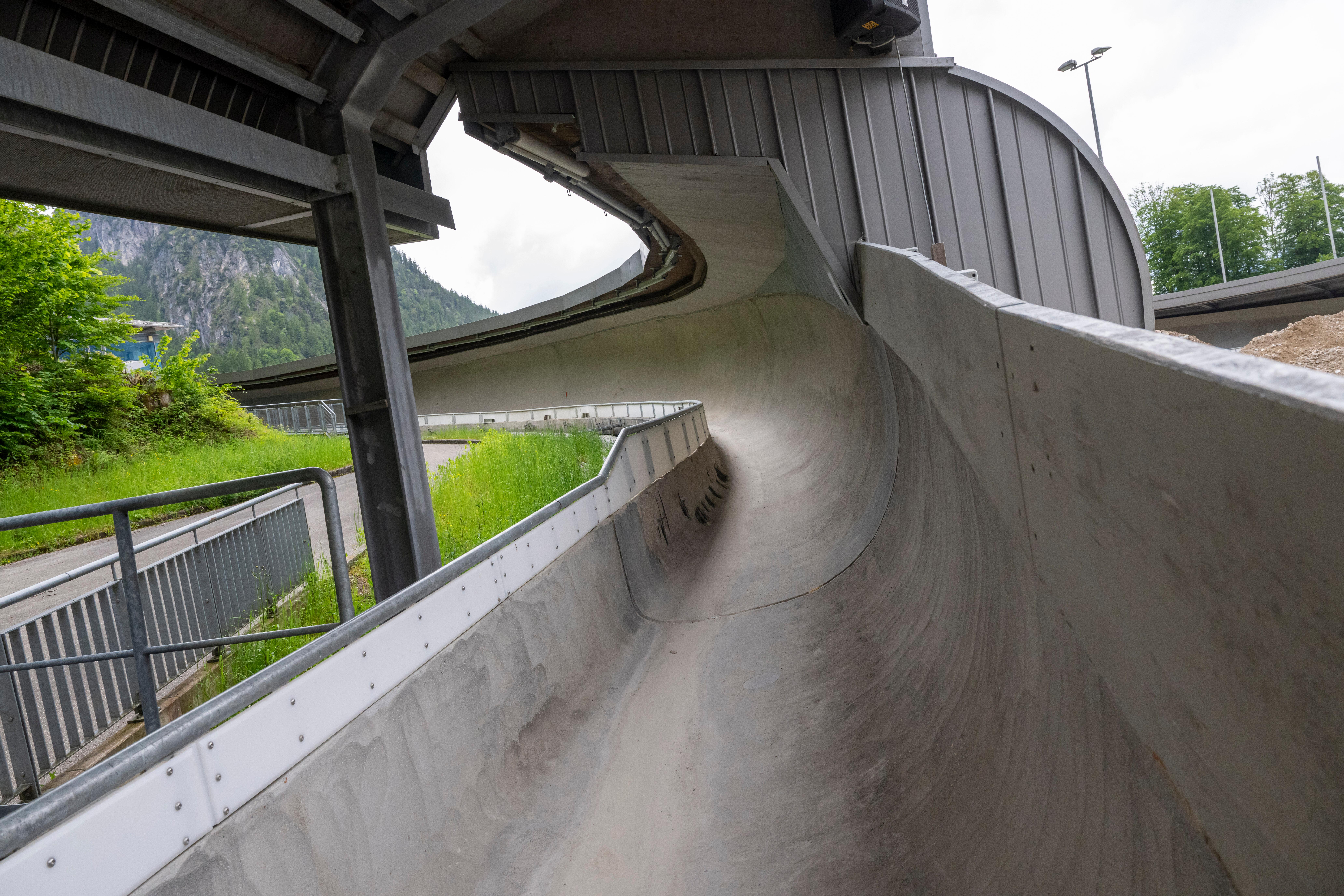 Die Bob- und Rodelbahn am Königssee, die im Juli 2021 völlig zerstört wurde, wird zur Zeit komplett renoviert und wieder aufgebaut.
