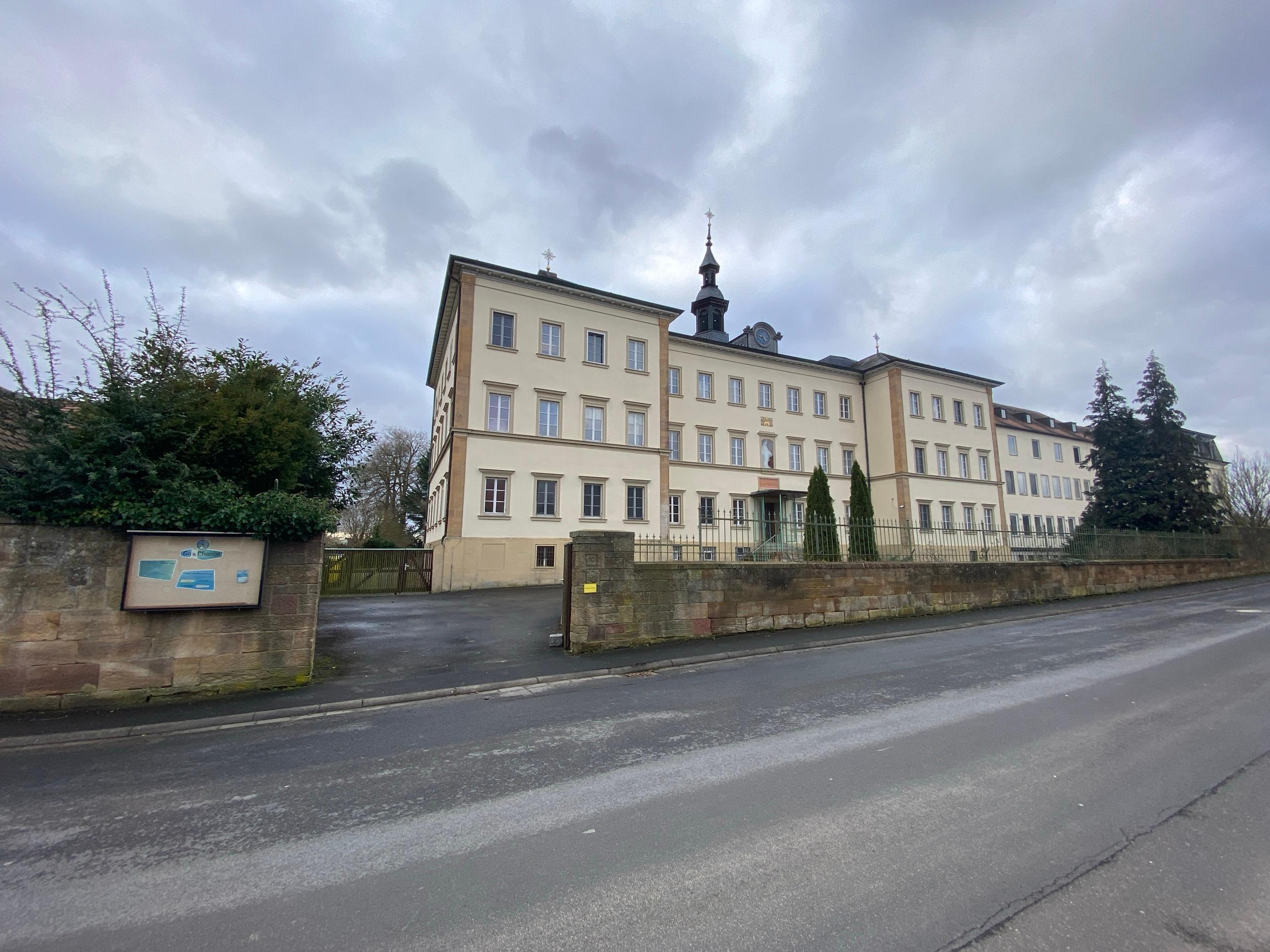 Das ehemalige Kloster Maria Schnee in Lülsfeld im Landkreis Schweinfurt, in das die Gemeinschaft "Go&Change" 2017 zog.