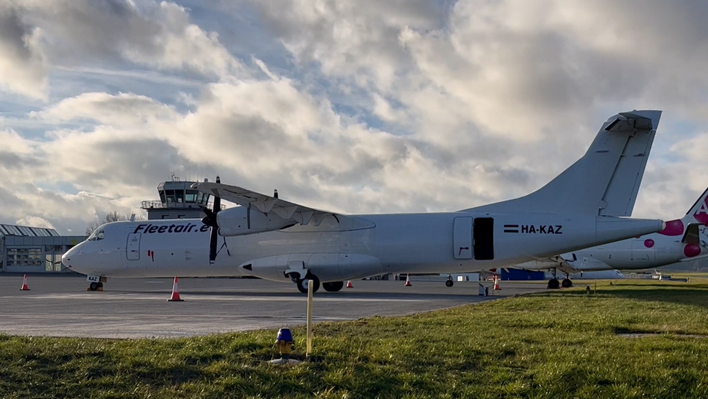 Ein Flugzeug auf dem Flughafen Hof. | Bild: BR Fernsehen Ein Flugzeug auf dem Flughafen Hof.