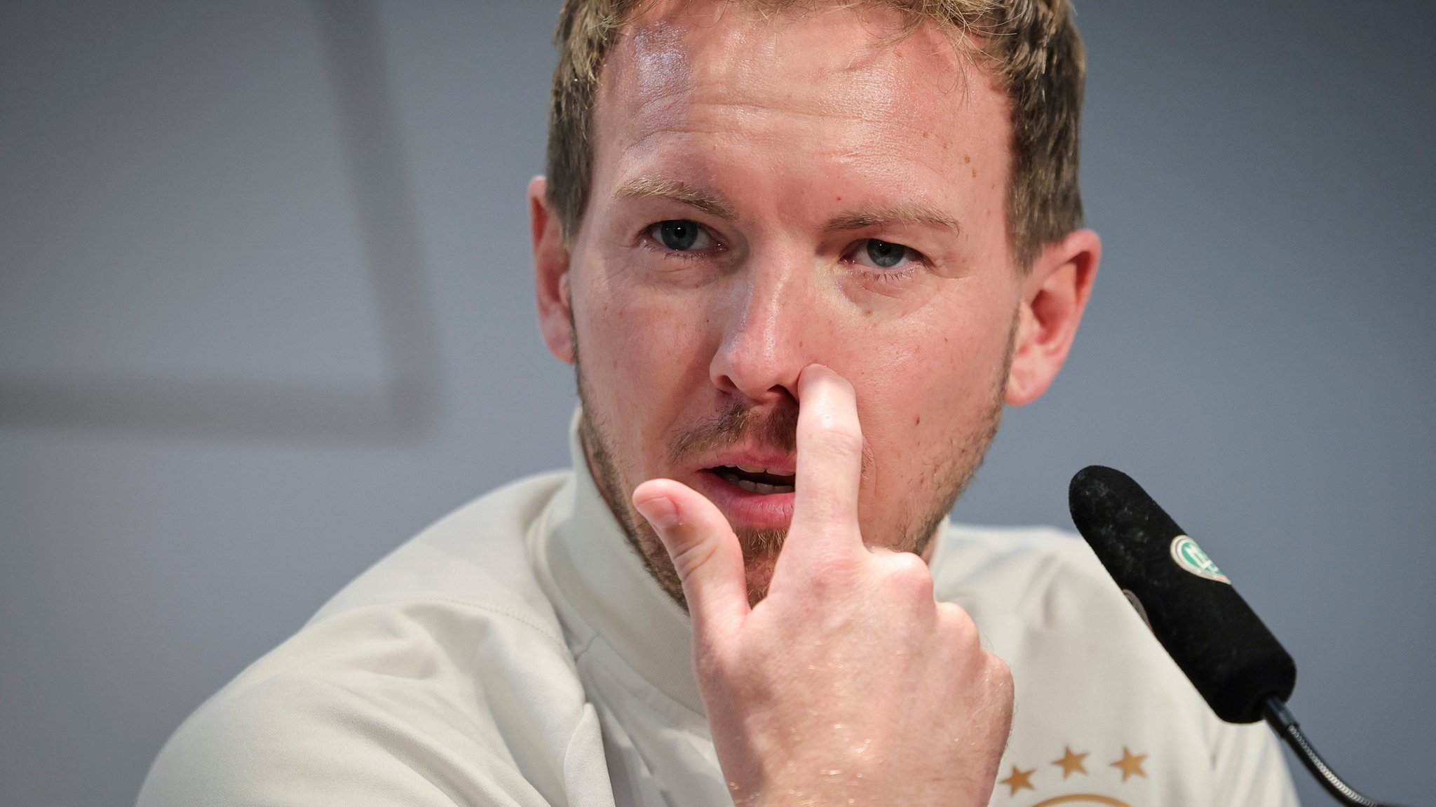 17.11.2023, Berlin: fFußball: Nationalmannschaft, Abschlusspressekonferenz vor dem Länderspiel gegen Türkei im Olympiastadion. Bundestrainer Julian Nagelsmann spricht auf der Abschlusspresskonferenz im Olympiastadion. Foto: Christian Charisius/dpa +++ dpa-Bildfunk +++