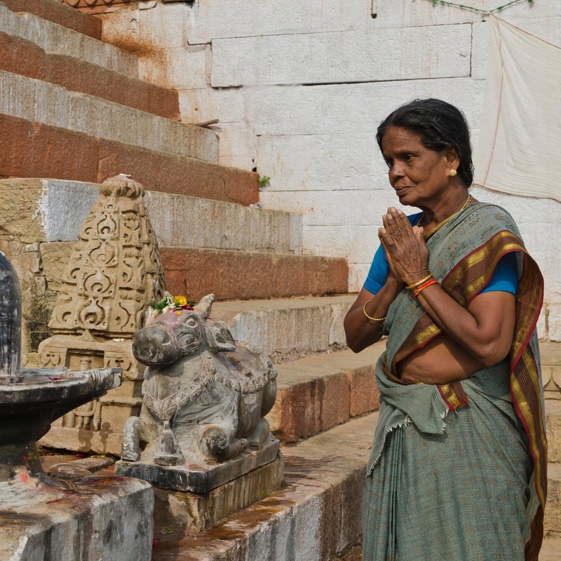 Verhandeln mit den Göttern - Indische Alltagsfrömmigkeiten und der Umgang mit dem Schicksal - Religion - Die Dokumentation | BR Podcast