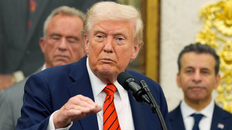 US-Präsident Donald Trump im Oval Office | Bild: dpa-Bildfunk/Alex Brandon US-Präsident Donald Trump im Oval Office