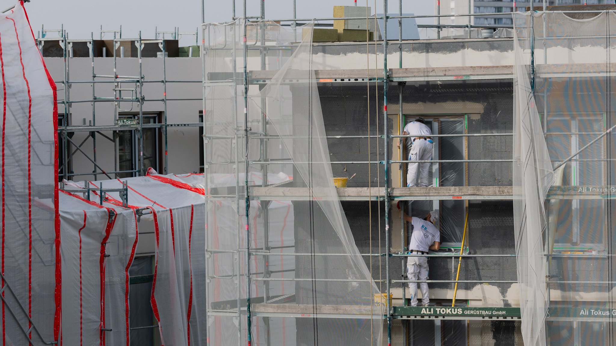 Der Wohnungsbau in Deutschland steckt seit Jahren in der Krise. Ein Grund ist, dass Bauen sehr teuer ist.