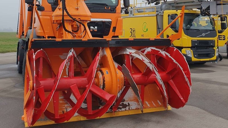 Winterdienstfahrzeuge am Flughafen München | Bild: BR/Birgit Grundner Winterdienstfahrzeuge am Flughafen München