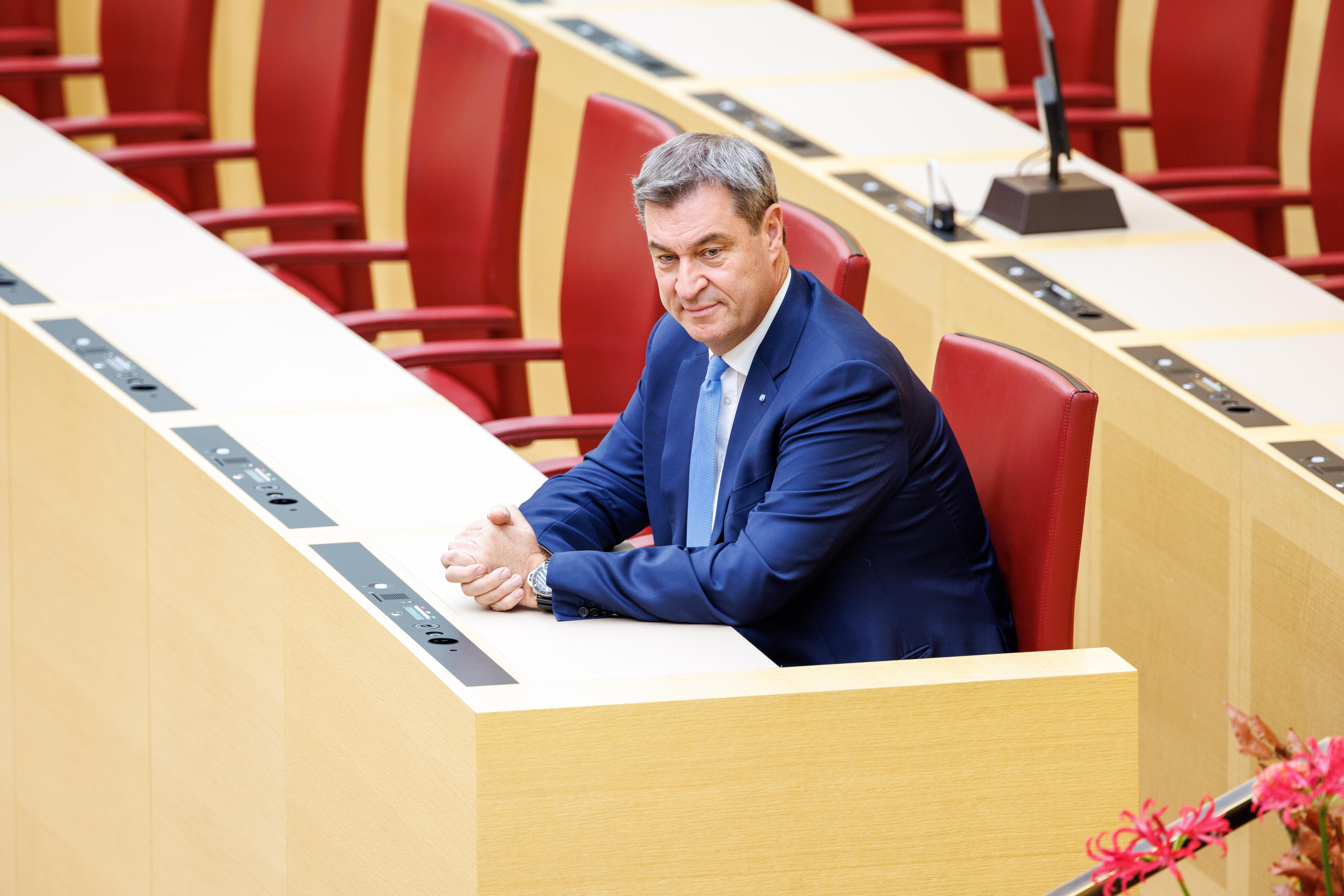 Markus Söder nach seiner Vereidigung auf der Regierungsbank.