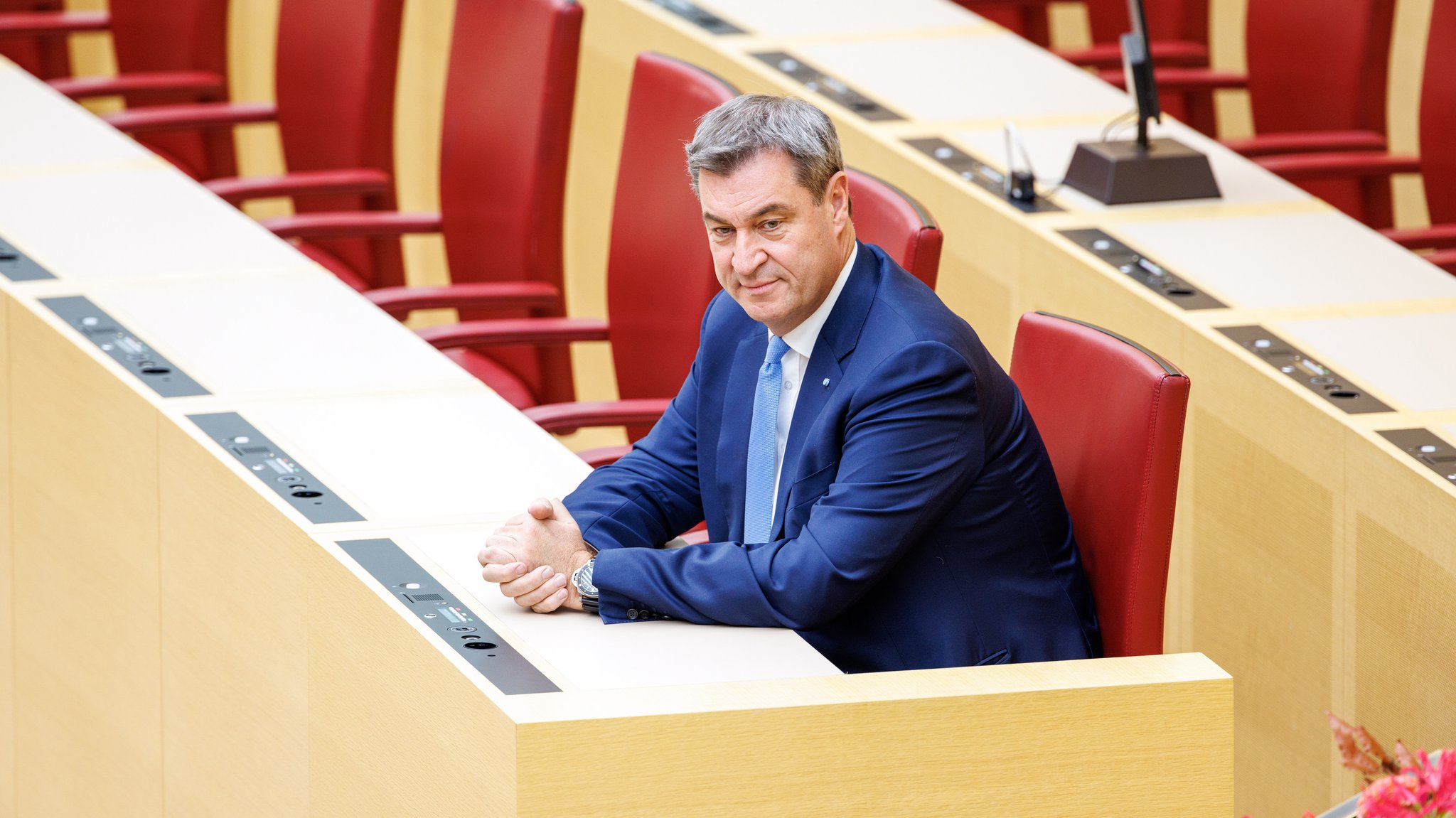 Markus Söder nach seiner Vereidigung auf der Regierungsbank.