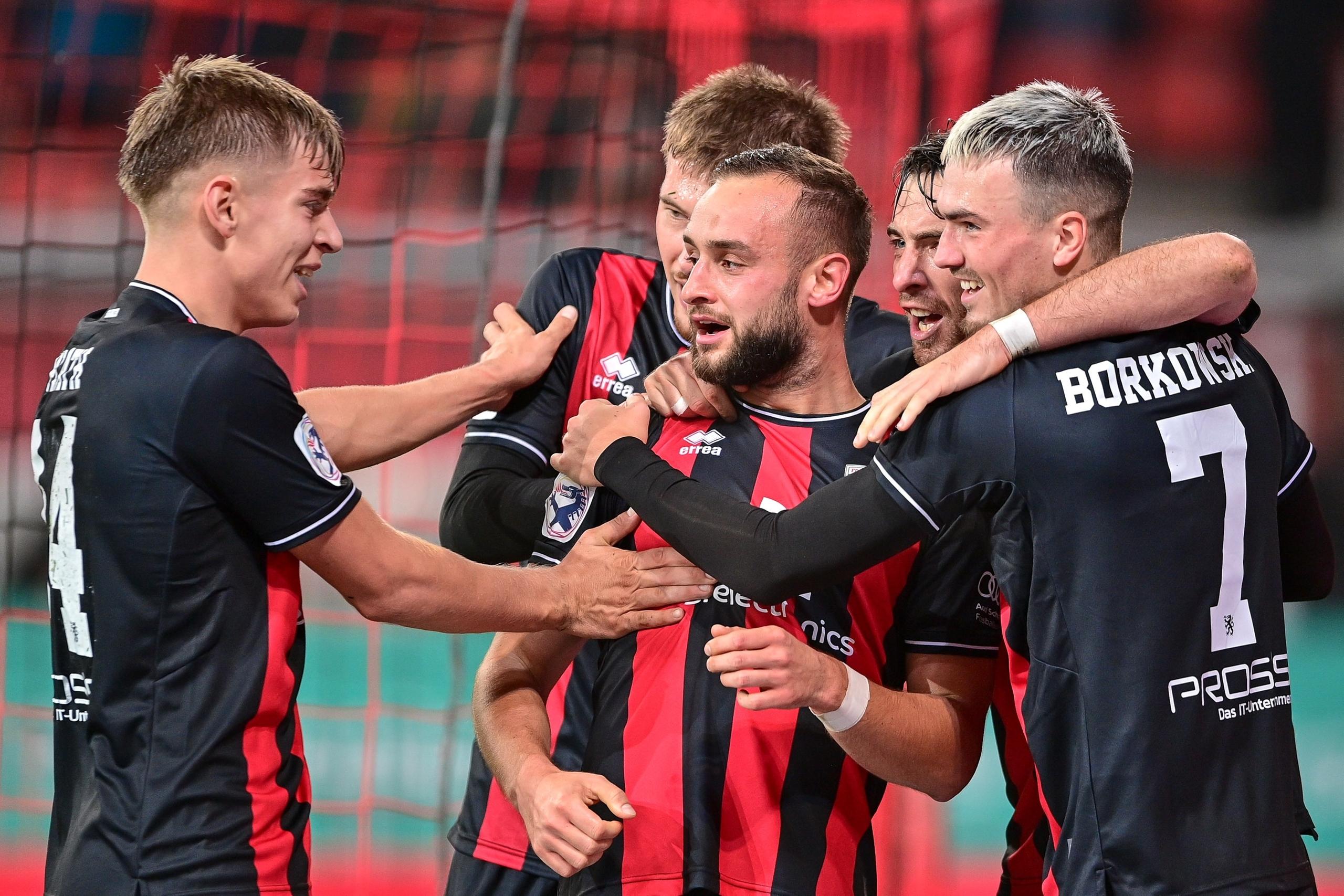 FC Ingolstadt: Jubel über das Tor zum 5:3 durch David Kopacz 