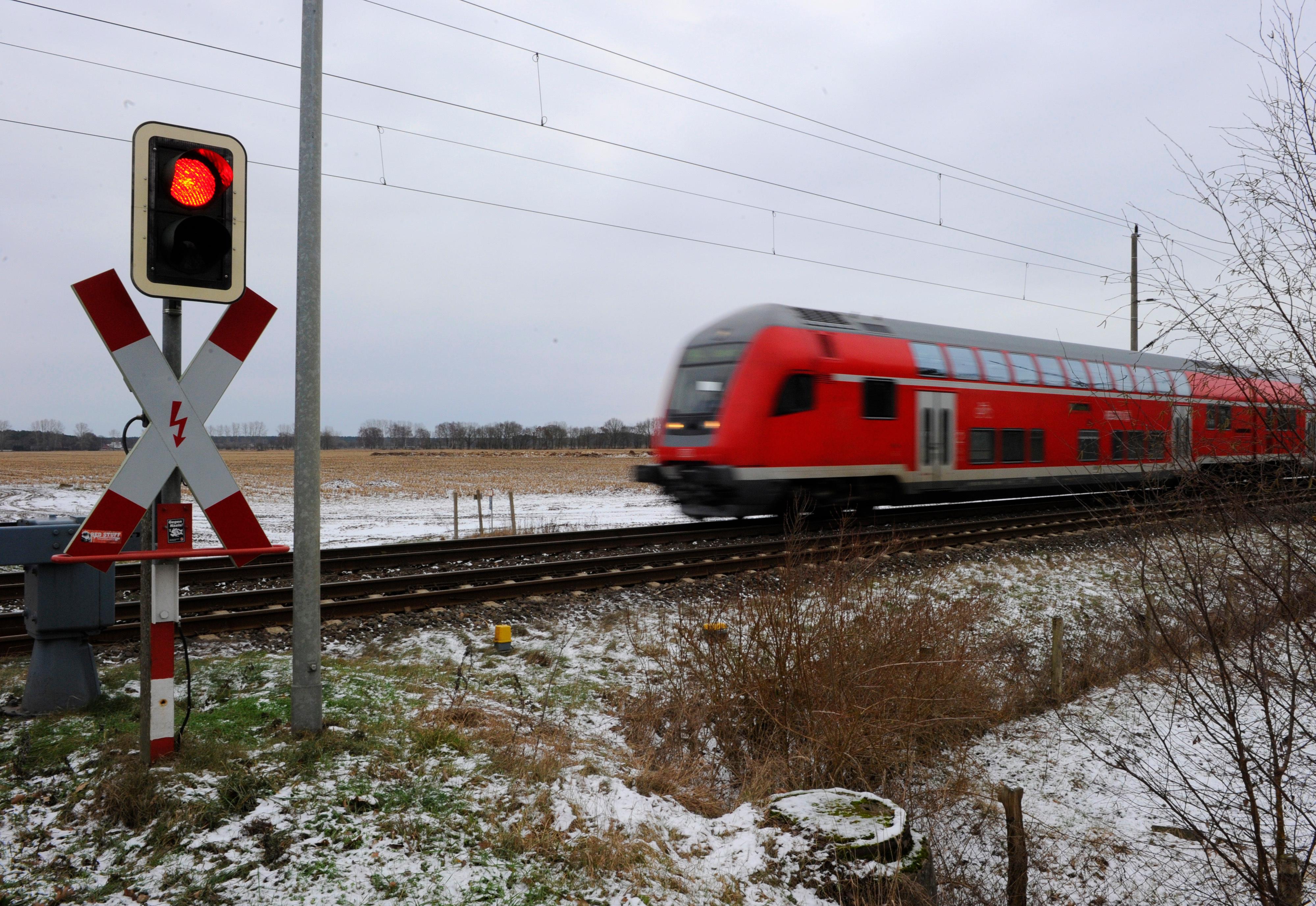 Zug Erfasst Auto: Erneut Unfall An Einem Bahnübergang | BR24