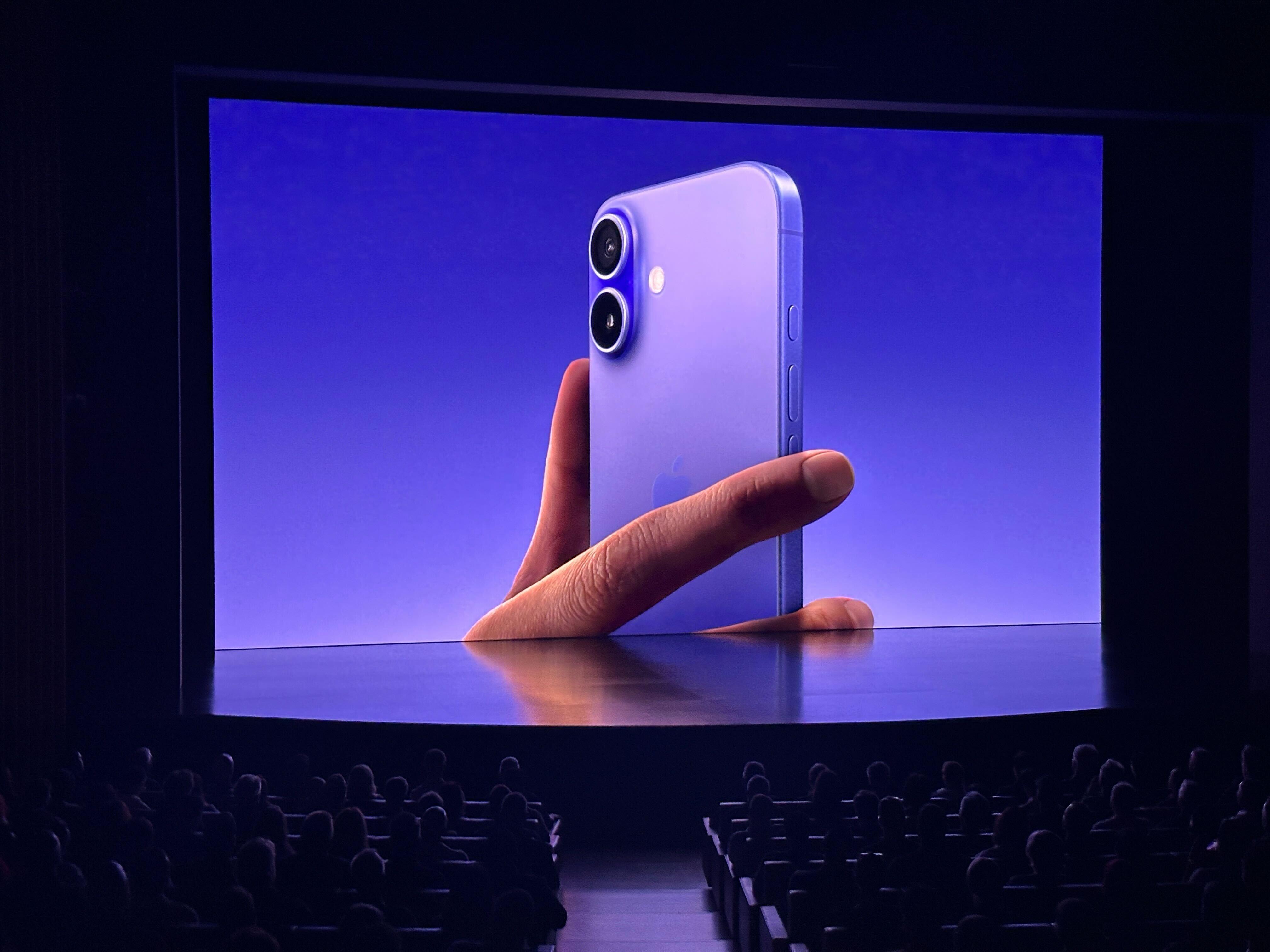 Apple zeigt das neue iPhone 16 bei einem Neuheiten-Event am Hauptquartier des Konzerns. 