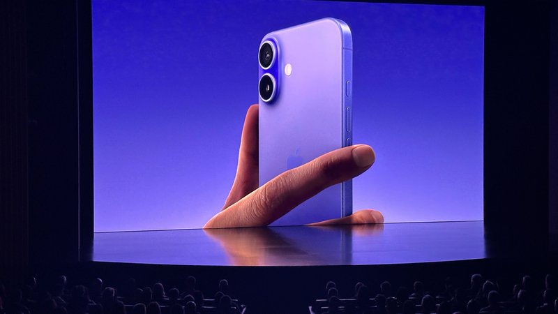 Apple zeigt das neue iPhone 16 bei einem Neuheiten-Event am Hauptquartier des Konzerns. | Bild: Picture Alliance Apple zeigt das neue iPhone 16 bei einem Neuheiten-Event am Hauptquartier des Konzerns.