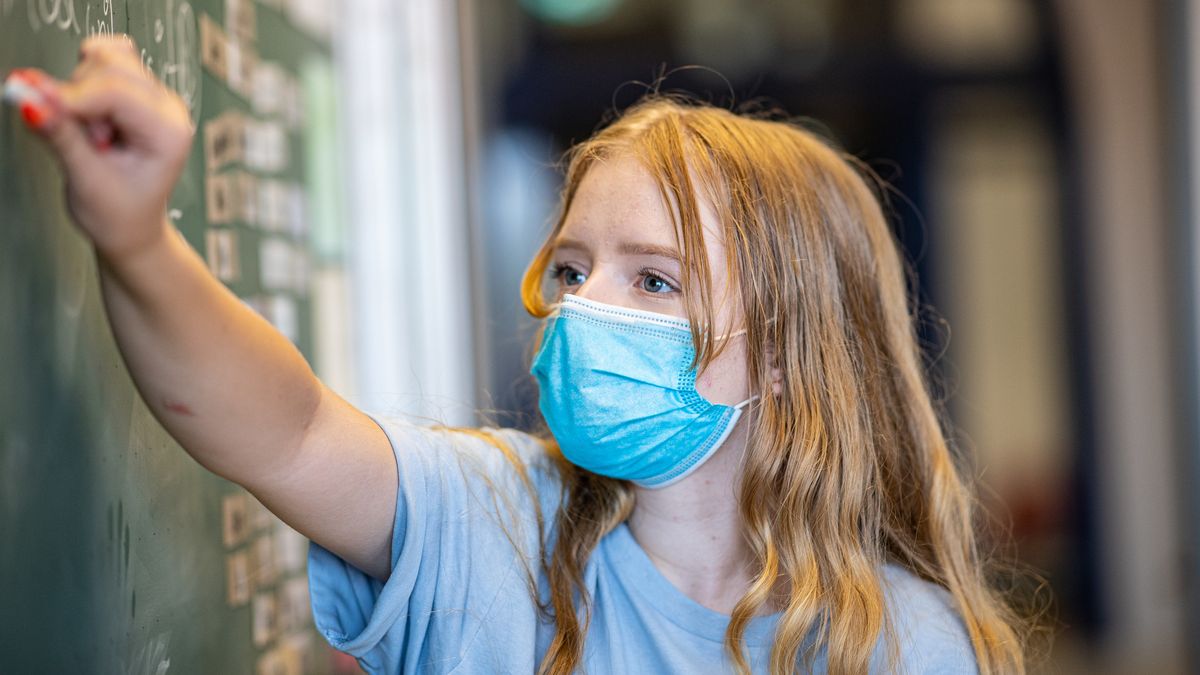 Schule Und Corona Diskussion Um Maskenpflicht Im Unterricht Br24