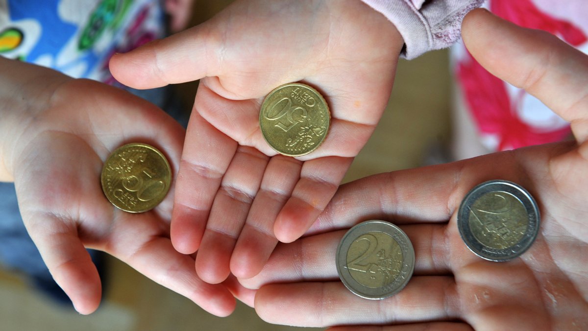 Familien bekommen ab dem 1. Januar auch für das dritte Kind mehr Kindergeld.