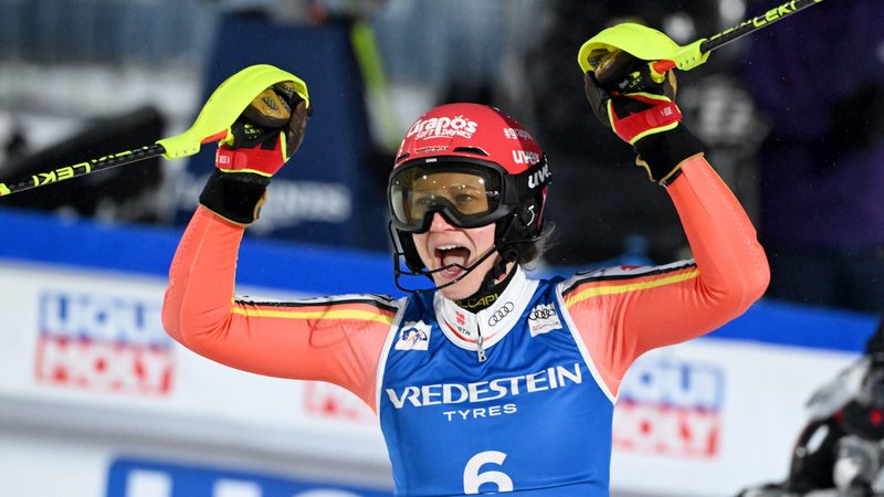 Lena Dürr jubelt beim Weltcup-Auftakt in Levi | Bild: picture alliance/dpa/Lehtikuva Lena Dürr jubelt beim Weltcup-Auftakt in Levi
