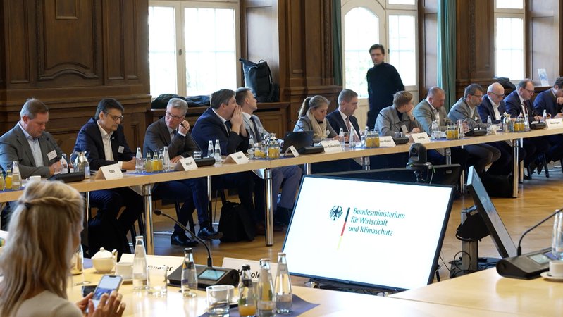 Landräte in Berlin: Viele Klagen aus Bayern | Bild: Bayerischer Rundfunk 2024 Landräte in Berlin: Viele Klagen aus Bayern