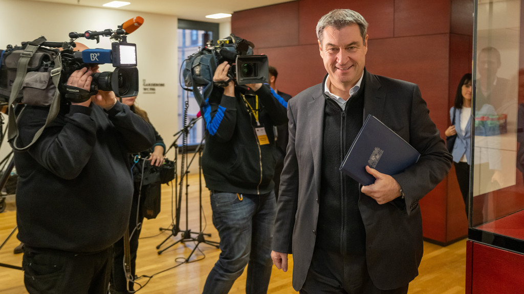 Eine SMS, an die sich niemand erinnert: Söder und die Masken