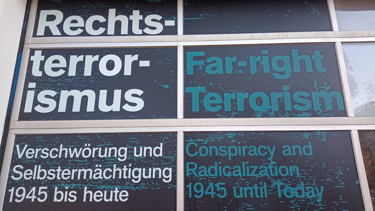 Plakat zur neuen Ausstellung über Rechtsterrorismus im Cube (Memorium Nürnberger Prozesse)