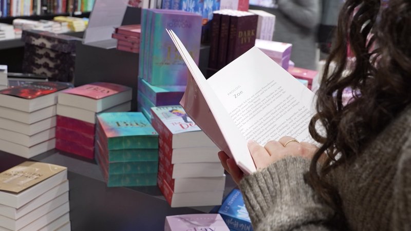 New-Adult-Romane in einer Buchhandlung | Bild: BR New-Adult-Romane in einer Buchhandlung