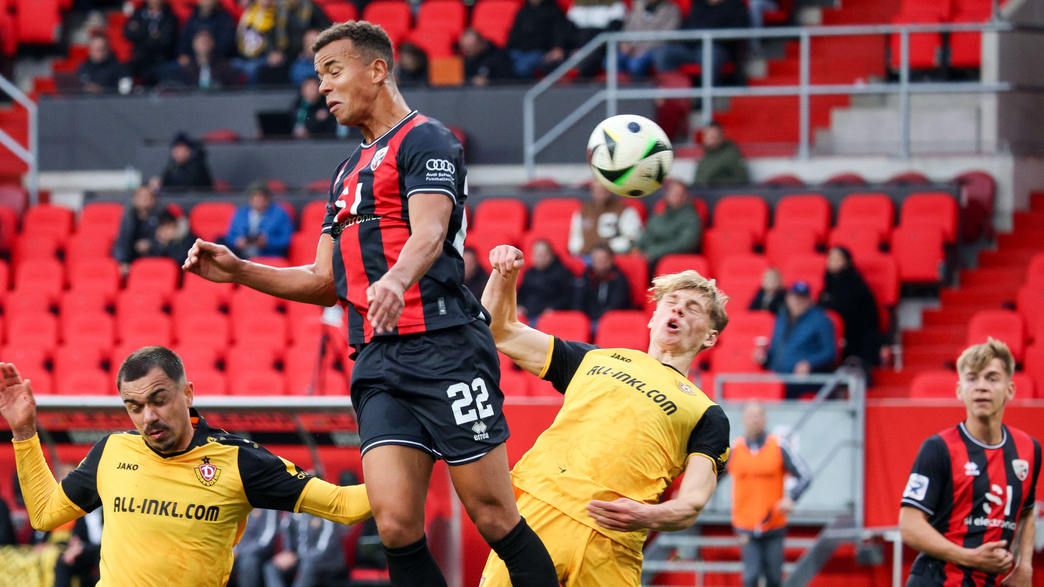 Spielszene FC Ingolstadt - Dynamo Dresden