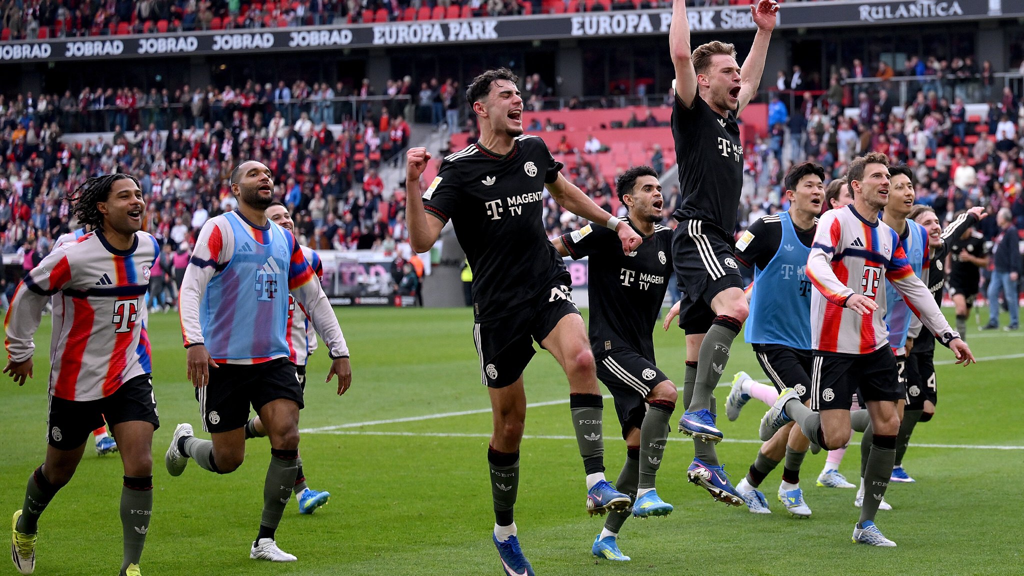 FC Bayern jubelt in Freiburg