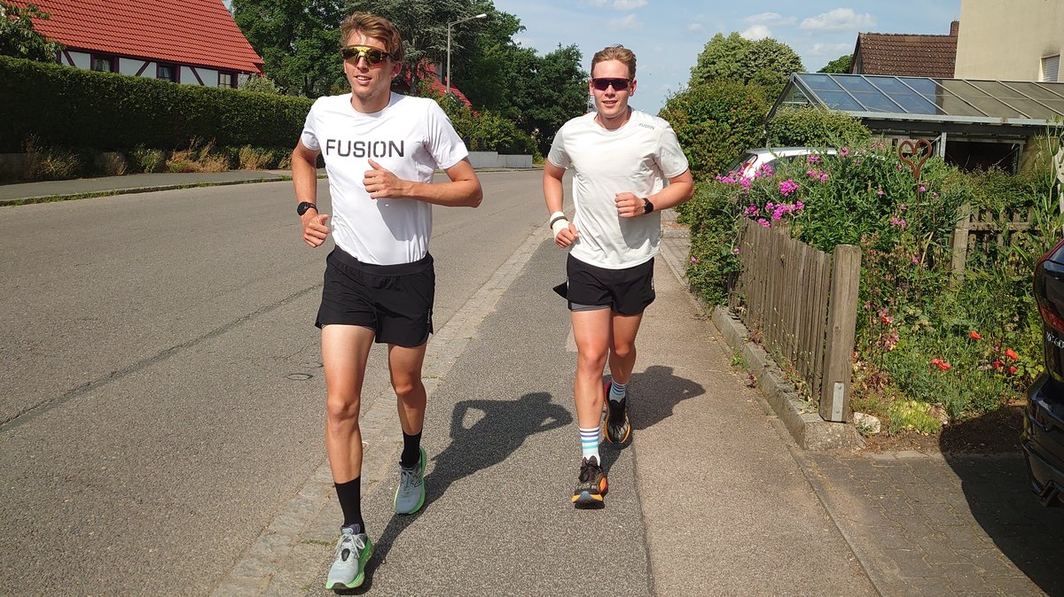 Magnus Ditlev und Kasper Pedersen beim Lauftraining in Roth.