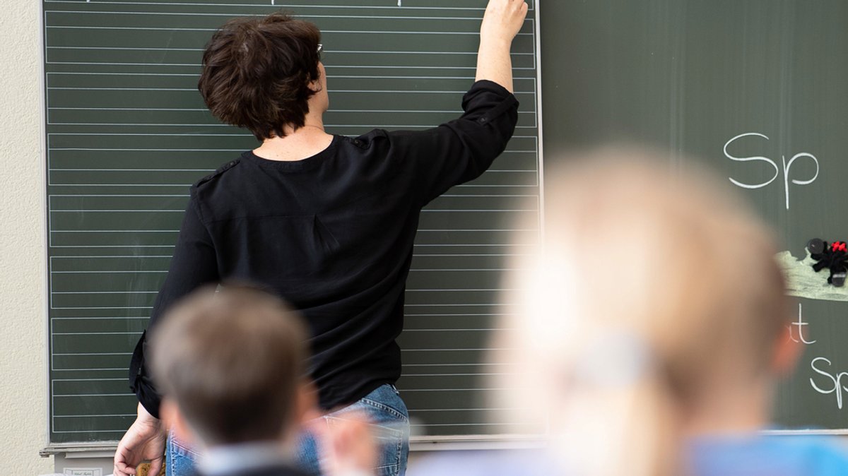 "Brauchen mehr Köpfe": Lehrerverband beklagt Unterrichtsausfälle