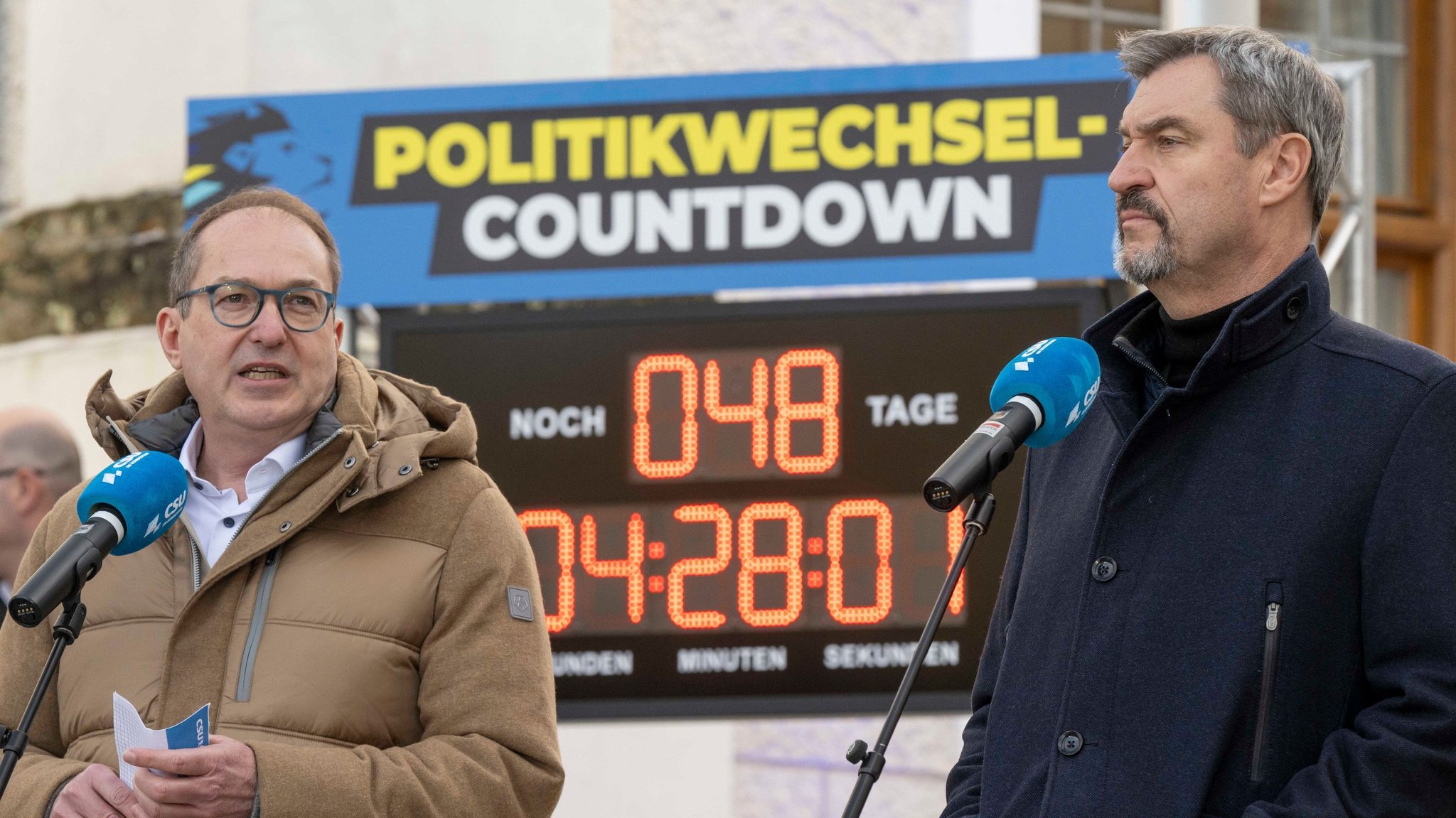 06.01.2025, Bayern, Seeon-Seebruck: Alexander Dobrindt (l), CSU-Landesgruppenchef, und Markus Söder, CSU-Parteivorsitzender, geben zum Auftakt der Winterklausur der CSU-Landesgruppe im Bundestag ein gemeinsames Pressestatement. 