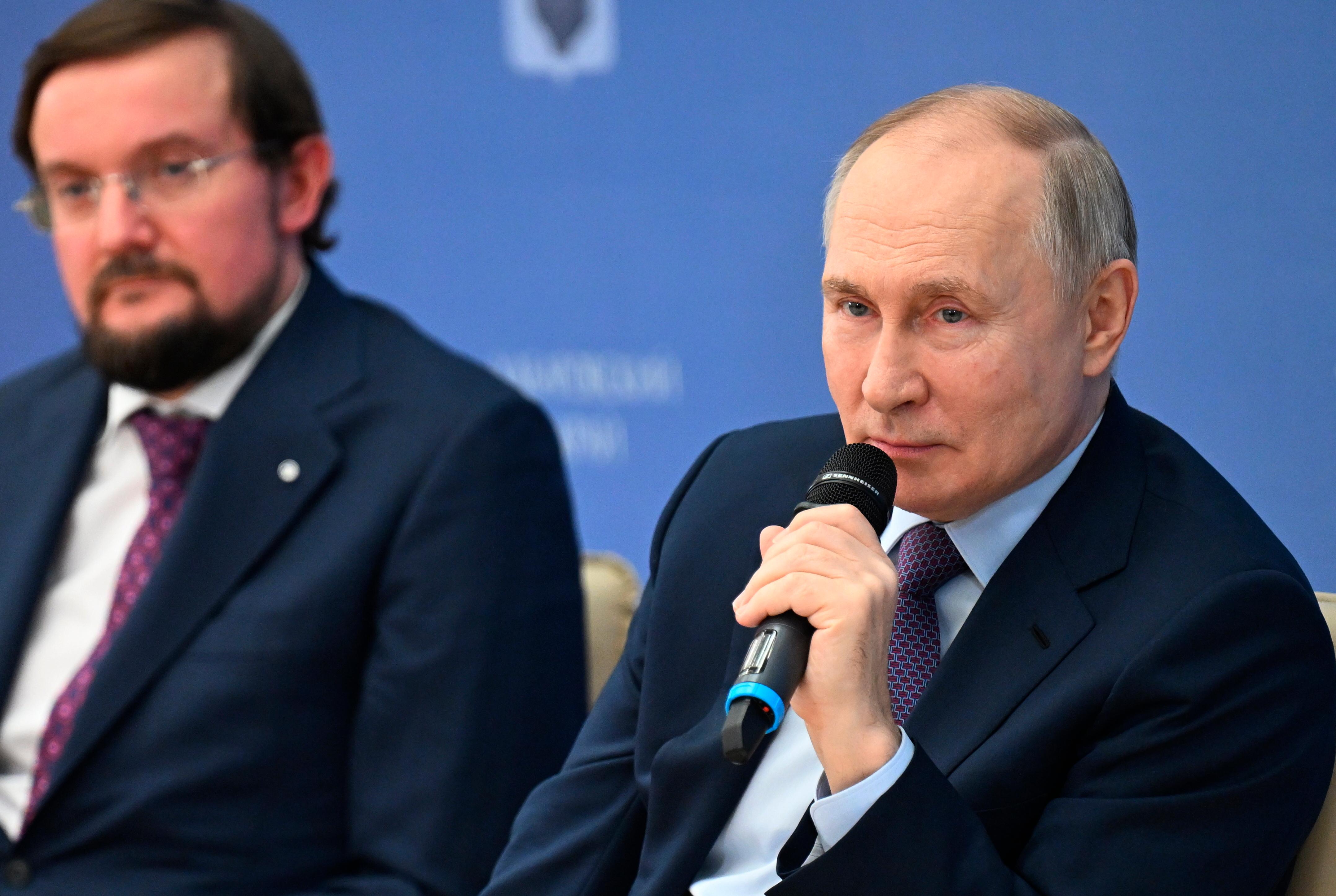 Der russische Präsident mit Mikrofon