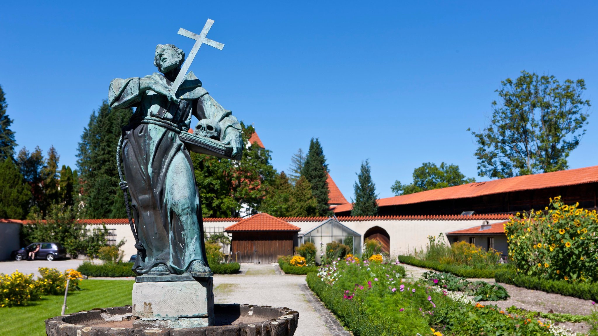 Der Klostergarten des Franziskanerklosters in Füssen. 