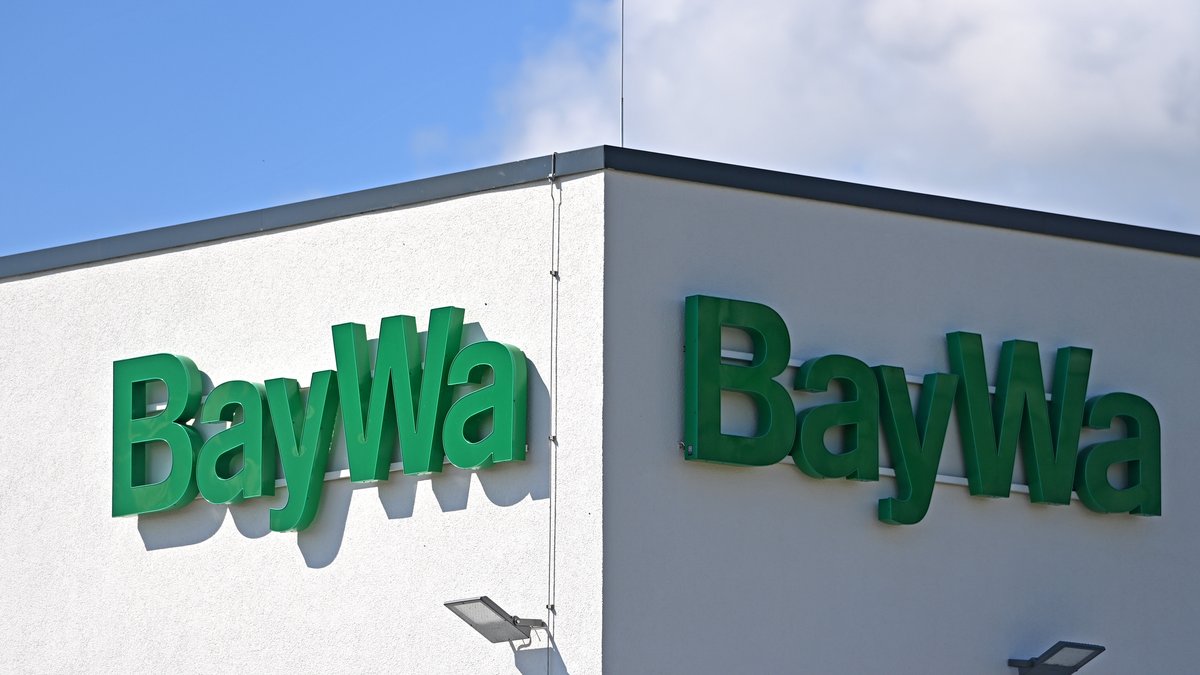 (Symbolbild) Für das verschuldete Unternehmen BayWa ist Rettung in Sicht. 