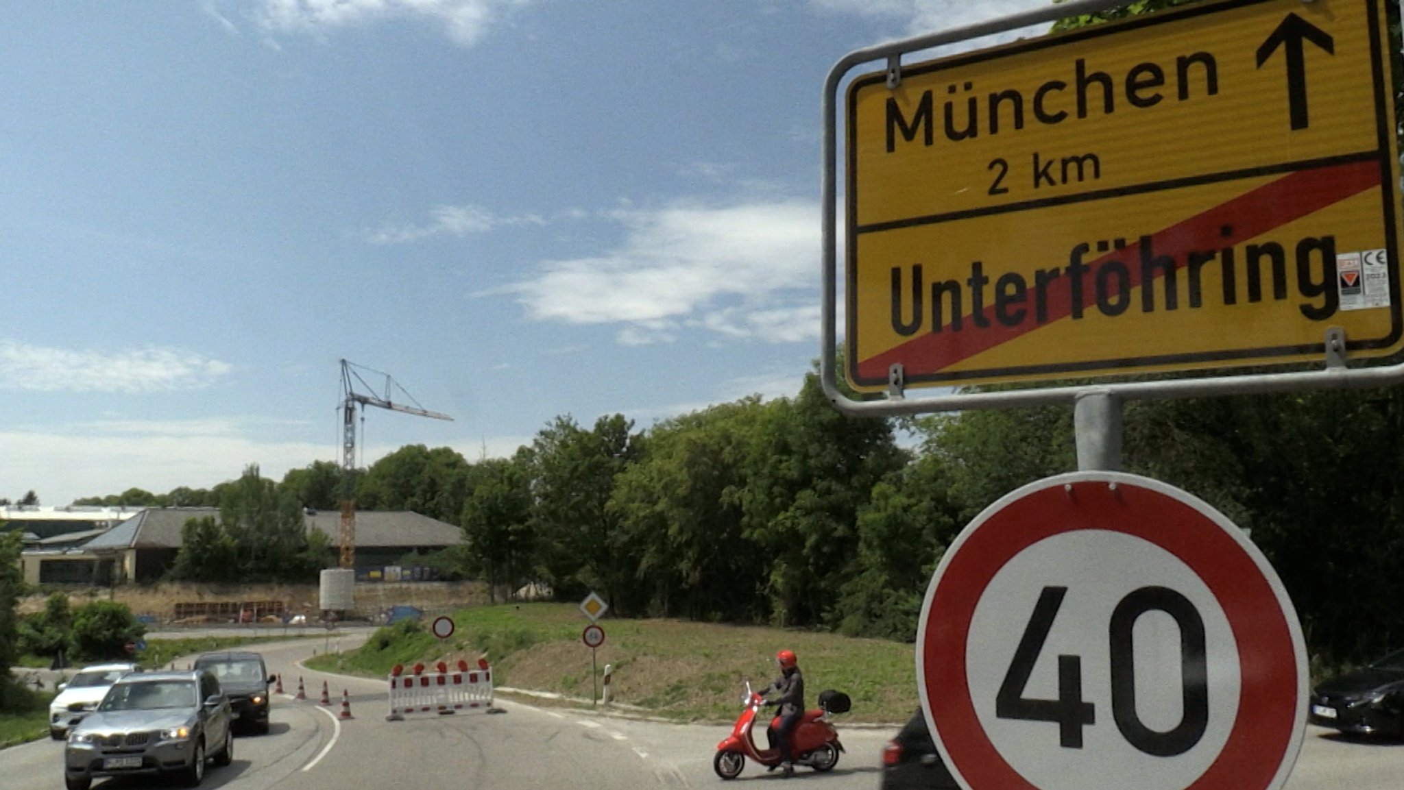 In den frühen Morgenstunden hat es im Münchner Norden an einer Isarbrücke gebrannt. Der Föhringer Ring musste gesperrt werden.