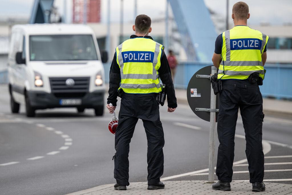 Illegale Einreisen: Grenzkontrollen Bei Passau Werden Erweitert | BR24