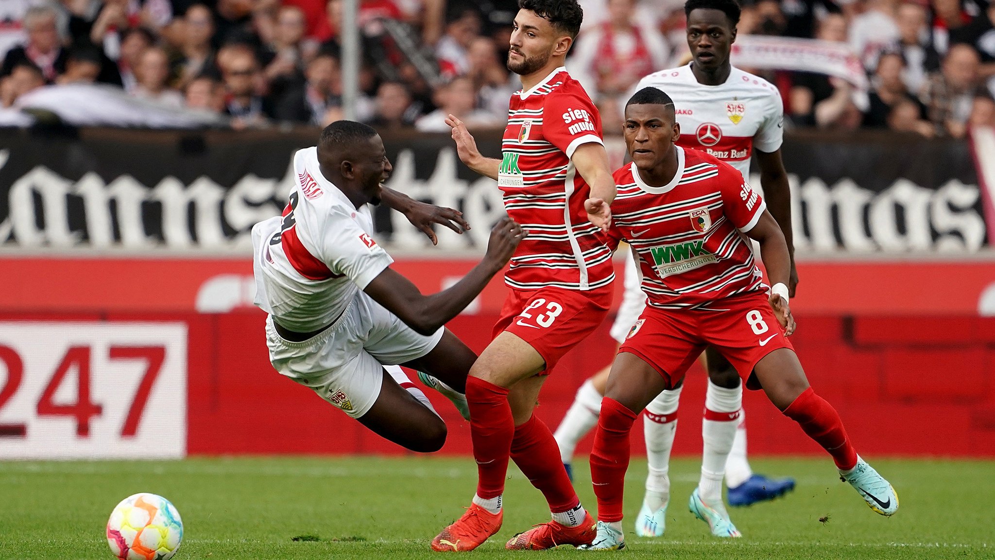 Spielszene VfB Stuttgart - FC Augsburg