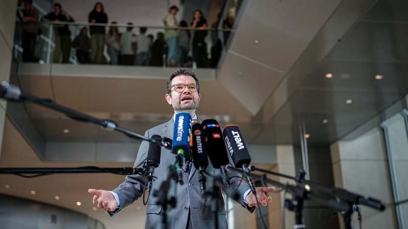Justizminister Buschmann weiter gegen Pflichtversicherung gegen Hochwasser | Bild: picture alliance/dpa | Kay Nietfeld Justizminister Buschmann weiter gegen Pflichtversicherung gegen Hochwasser