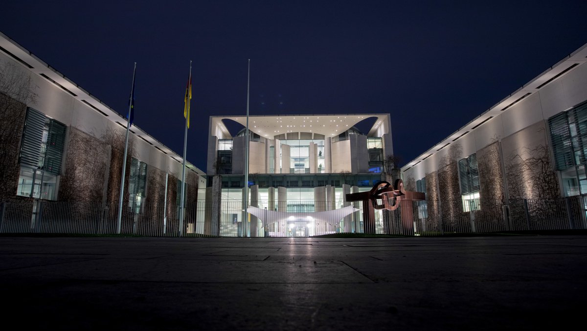 Das Kanzleramt in Berlin bei Nacht