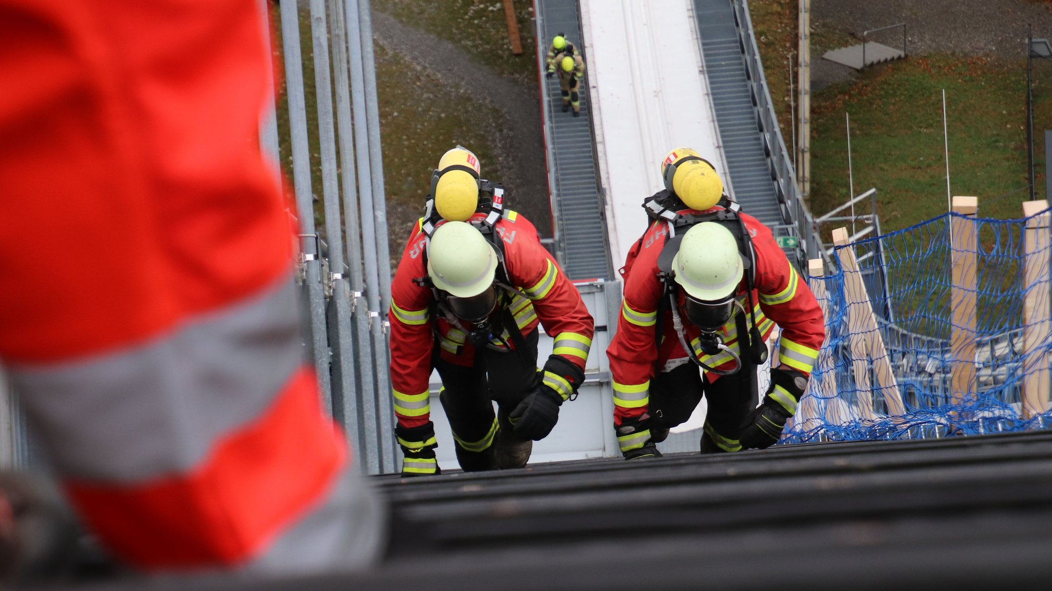 Archivbild von 2023: Schanzenlauf auf der Heini-Klopfer-Skiflugschanze | Bild: dpa-Bildfunk/Davor Knappmeyer Archivbild von 2023: Schanzenlauf auf der Heini-Klopfer-Skiflugschanze